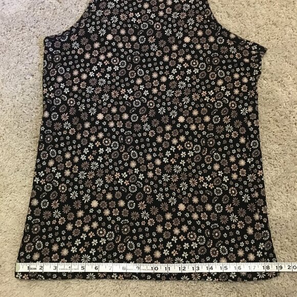 Soft and Sexy Daisy Crewneck Tank Top - Picture 11 of 13